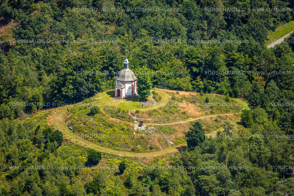 Sundern240709103 | Luftbild, Rehberg Kapelle Sehenswürdigkeit im Wald auf einer Anhöhe, Stockum, Sundern, Sauerland, Nordrhein-Westfalen, Deutschland