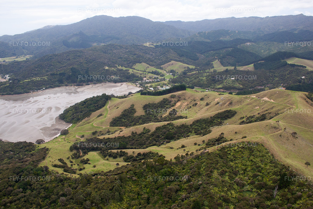Aerial view: View of the town in Coromandel in the state Waikato, New Zealand.Photo: IMG_55515.jpg taken on 01/12/2013 by Werner Riehm/FLY-FOTO.comResolution of the original: 4525 x 3017 px