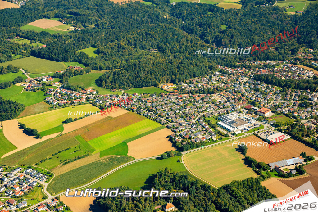 Das Luftbild zeigt : Obermettenwald Metten - Die Luftaufnahme wurde 2023 vom UL-Flugzeug aus erstellt ( keine Drohne ) - Hochauflösende Luftaufnahme - Für grossformatige Ausdrucke geeignet. Die Geschenkidee !Mit Lizenz und Bildrechte bestellbar