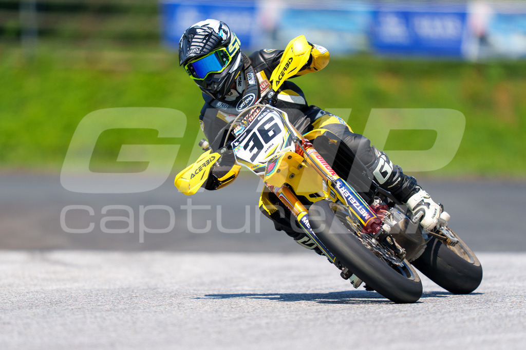 G-Cup + Supermoto Staatsmeisterschaft + Hungarian Supermoto Championship | GRIPcapture steht für authentische Sportfotografie in Österreich – für Momente, die mehr sind als Geschwindigkeit oder Ergebnis. Es geht um Emotion, Spannung, Fokus und den Augenblick, der oft nur einen Wimpernschlag dauert.Ob Motorsport, Teamsport oder 