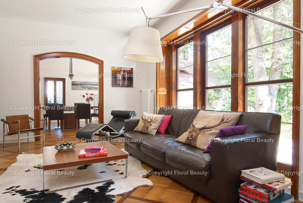 30er Jahre Villa in Berlin | In dem 1939 errichteten Haus in Kleinmachnow befand sich zunächst das Atelier des Architekten Alfred Schild. Alfred Schild selbst wohnte gegenüber des Ateliers in derselben Straße. Nach dem Krieg zog dort die Gemeindebibliothek ein. - Realized with Pictrs.com