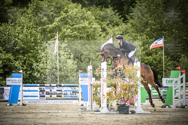 DOS_6209 | Entdecke hochwertige Reitturnierfotos von Foto Oger. Professionell, emotional und authentisch – jetzt Lieblingsmomente im Shop bestellen. - Realized with Pictrs.com