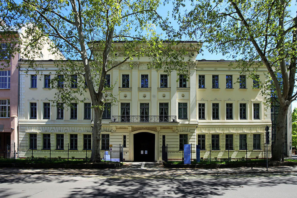 Bildlexikon Leipzig - Schumann-Haus | Das Team hinter BILDLEXIKON LEIPZIG bündelt historische wie aktuelle Informationen über die Stadt Leipzig in Text und Bild auf einer Plattform und stellt diese der interessierten Öffentlichkeit zur Verfügung.
