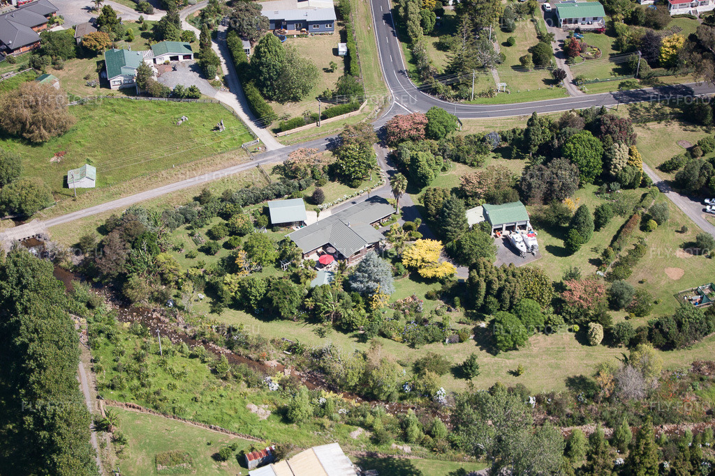 Vue aérienne: Vue de la ville à Coromandel dans le département Waïkato, Nouvelle-Zélande. Photo: IMG_55788.jpg prise le 12/01/2013 par Werner Riehm/FLY-FOTO.eu – Résolution de l'original: 4752 x 3168 px