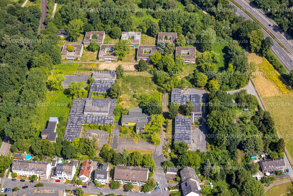 Dortmund220704955 | Luftbild, ehemalige Gehörlosenschule und Erstaufnahmeeinrichtung EAE für Flüchtlinge, Gelände zwischen Bundesstraße B54, Glückaufsegenstraße und Hüttenbruchweg, geplantes Baugebiet für Wohnhäuser, Hacheney, Dortmund, Ruhrgebiet, Nordrhein-Westfalen, Deutschland
