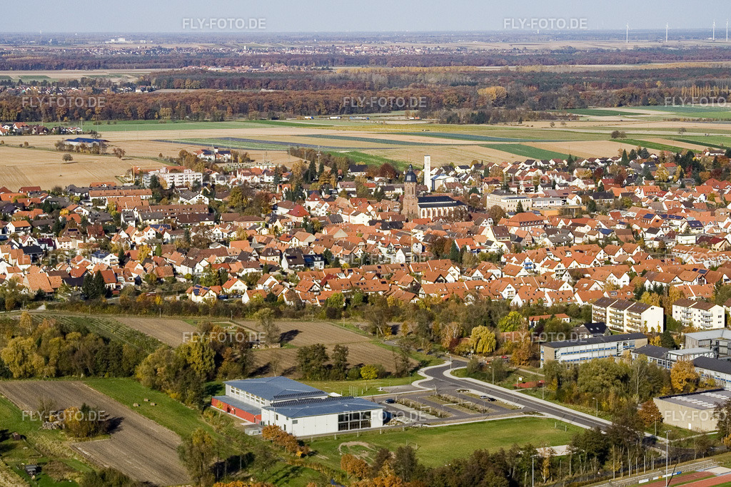 Bienwaldhalle Kandel | Luftbild: Bienwaldhalle Kandel in Kandel im Bundesland Rheinland-Pfalz in Deutschland. Foto: IMG_8892.jpg vom 05.11.2007 durch Werner Riehm/FLY-FOTO.de - Realisiert mit Pictrs.com