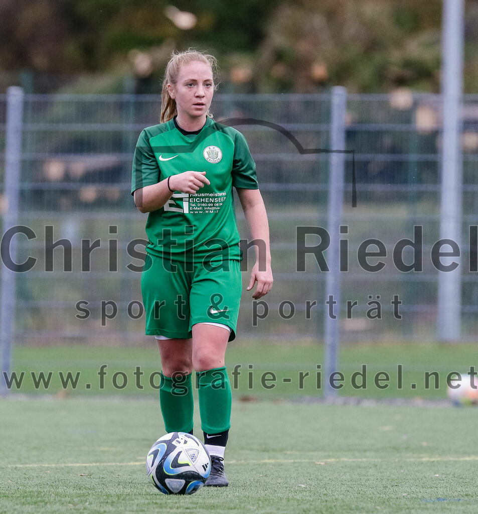 2023-11-19_058_FC_Langengeisling_gegen_FC_Forstern_II | Erding, Deutschland, 19.11.2023:
Fußball, Bezirksoberliga 2023 / 2024, 12. Spieltag, FC Langengeisling gegen FC Forstern II, Endergebnis: 3:0

Rosa Knauer (FC Forstern, #4)

Foto: Christian Riedel / fotografie-riedel.net