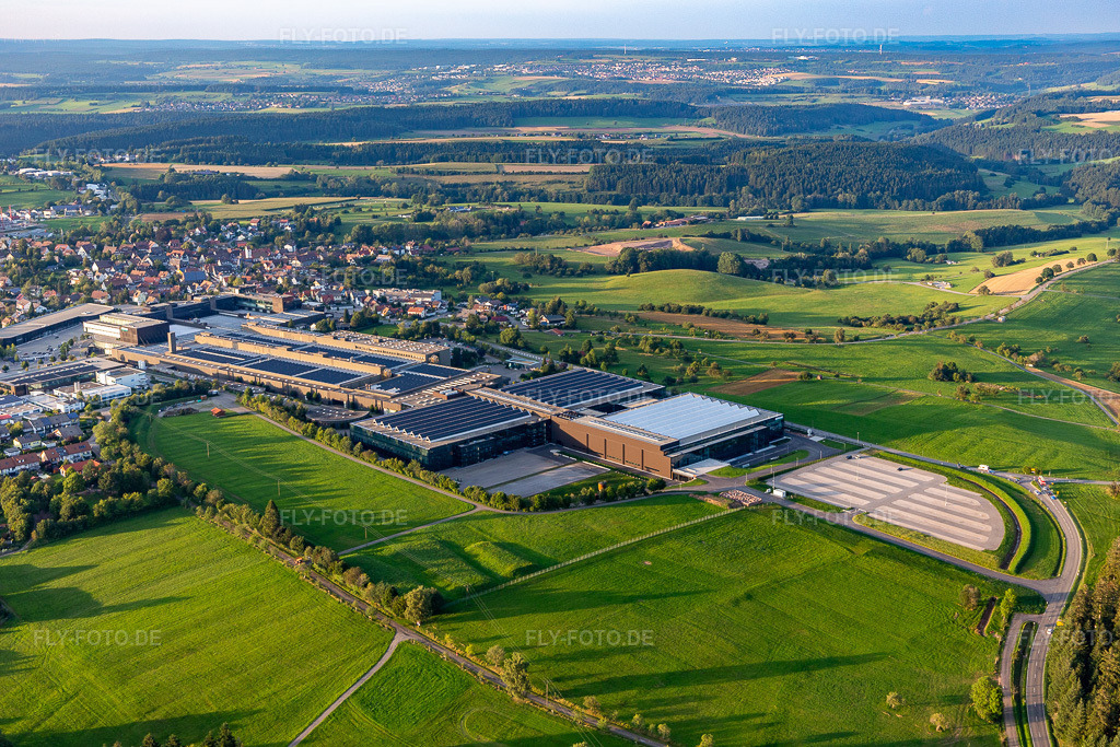 Luftbild: Fabrikgelände der ARBURG GmbH + Co KG. in Loßburg im Bundesland Baden-Württemberg in Deutschland. Foto: IMG_128543.jpg vom 25.08.2021 durch Werner Riehm/FLY-FOTO.de