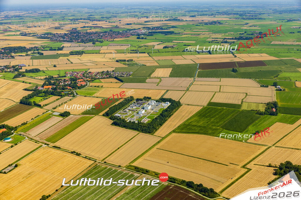 Upleward Krummhörn Bild- Das Luftbild wurde 2025 vom UL-Flugzeug heraus erstellt ( keine Drohne bzw. Drohnenaufnahme ) - Hochauflösende Luftaufnahme -Nicht vergleichbar mit Google Maps oder Satelittenbilder- Die Geschenkidee !Mit Lizenz und Bildrechte bestellbar - CC