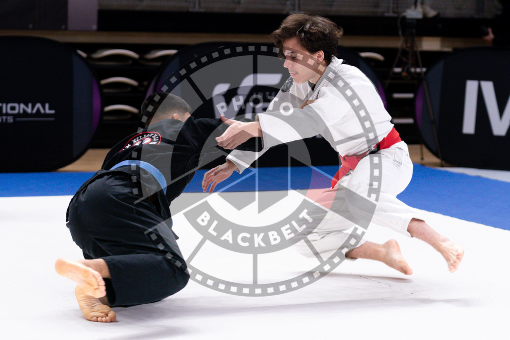 20241013PBB0430 | Athletes compete during the AJP Tour Europe Continental Jiu-Jitsu Amateurs & Masters Championship on October 13, 2024 in Almere near Amsterdam, Netherlands. © Chiara Dazi / photoblackbelt