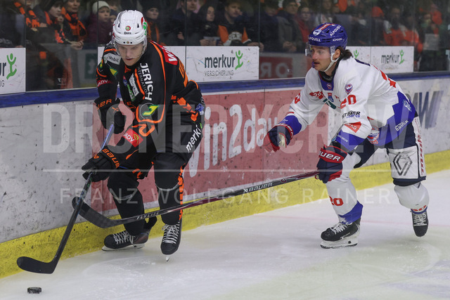 ICE Hockey League: Moser Medical Graz 99ers vs HC TIWAG Innsbruck – Die Haie | Graz, Austria,31.Jan.26 - ICE HOCKEY - ICE Hockey League, Graz 99ers vs HC Innsbruck. The image shows Jakob Lippitsch (99ers) and Kilian Rappold (Innsbruck).