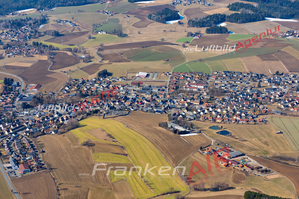 aktuelles Luftbild von  Marktleugast  - Luftaufnahme wurde 2019 von https://frankenair.de mittels Flugzeug (keine Drohne) erstellt.