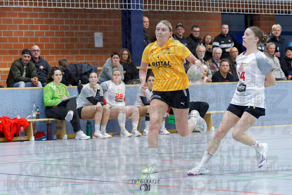 Frauen Oberliga Mitte (HHV); HSG Eibelshausen/Ewersbach - HSG Wettenberg II | Frauen Oberliga Mitte (HHV); HSG Eibelshausen/Ewersbach - HSG Wettenberg II am 13.12.2025 in Steinbrücken (Sporthalle am Hammerweiher)Photo © 2025 - Jörg Heinrich - Realisiert mit Pictrs.com