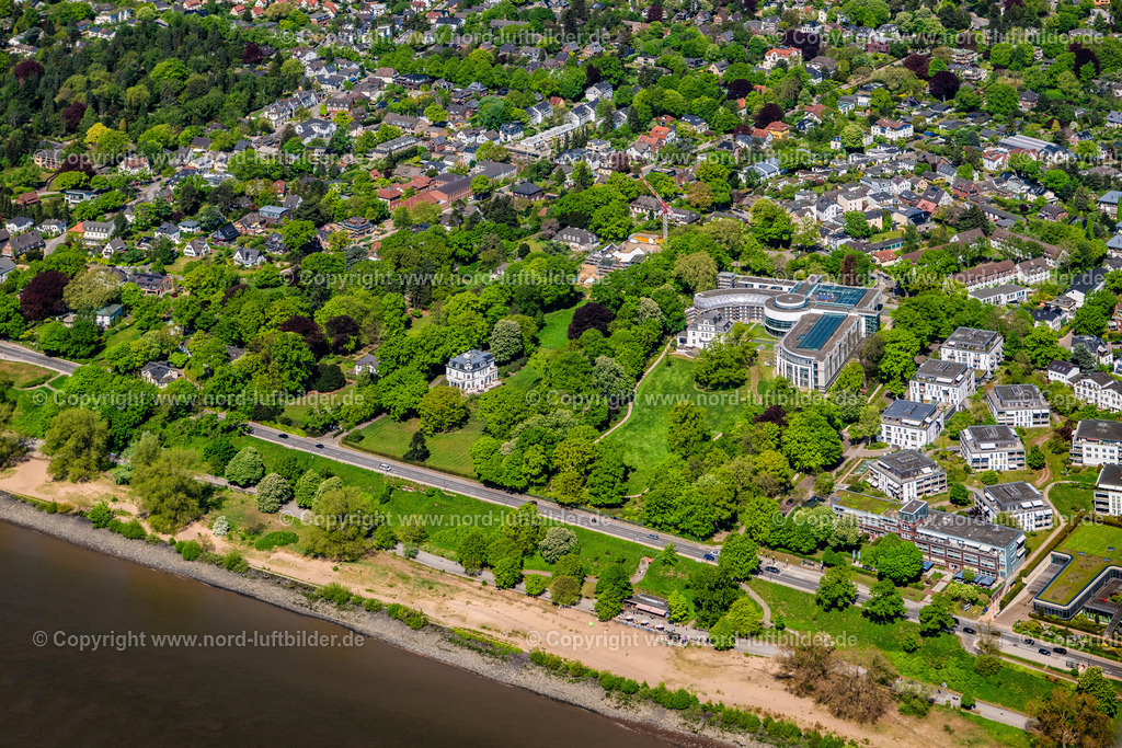Hamburg_Nienstedten_Internationaler_Seegerichtshof_ELS_5397010525 | HAMBURG 01.05.2025 Parkanlage "Jenischpark" mit Villa "Jenisch Haus" zwischen Elbchaussee und Baron-Voght-Straße mit den Hafenanlagen am Ufer des Flußverlaufes der Elbe im Ortsteil Klein Flottbek in Hamburg, Deutschland. // Park of "Jenischpark" with the villa "Jenisch Haus" between Elbchaussee and Baron-Voght-Strasse with the port dock on the banks of the river Elbe in the district Klein Flottbek in Hamburg, Germany. Foto: Martin Elsen