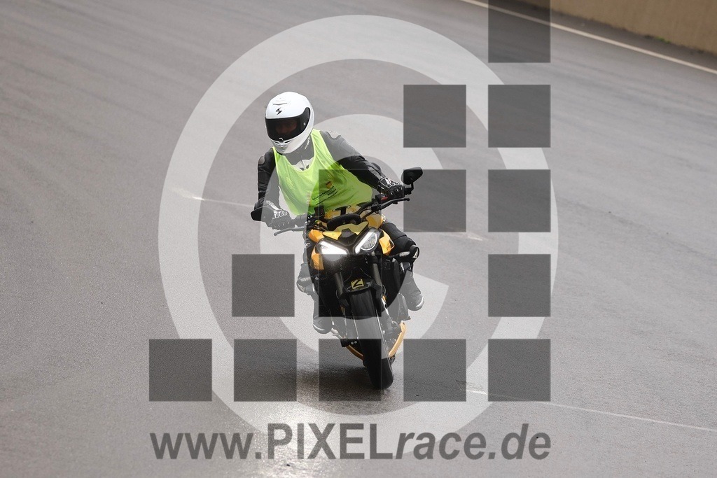 inst02-20250918_10645 | Schöne Erinnerungen an spannende Momente - das festzuhalten ist unser Job. PIXELrace.de ist seit 2003 auf den Rennstrecken Europas unterwegs um die Action draußen beim Fahren und die wunderbare Stimmung imm Fahrerlager für euch einzufangen.