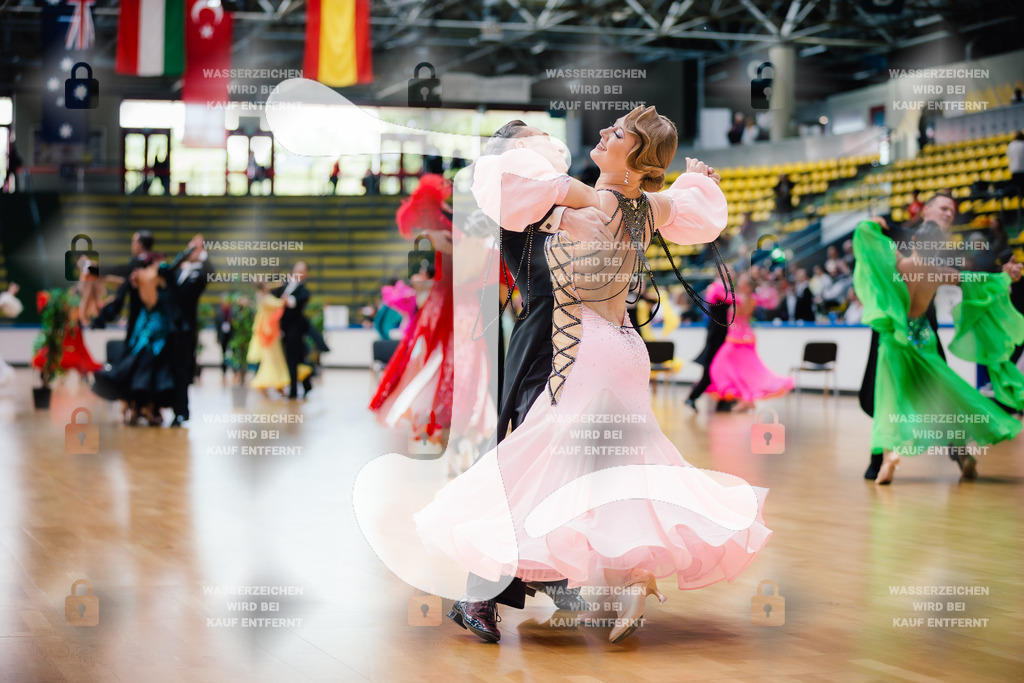 Hessen Tanzt WDSF Open Senior I Standard 2nd (52) Kristof Zsolt _ Daniela Paul (TC Der Frankfurter Kreis)-2025-05-17-7083 | Webshop for digital downloads and prints of dance sport, event & show photographer Julian Link - Realisiert mit Pictrs.com