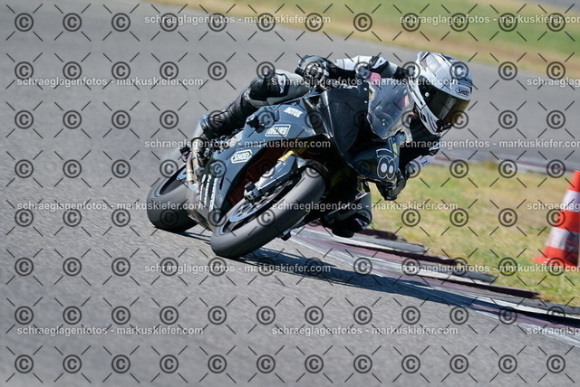 26bt04-0723 | markuskiefer.com - Realisiert mit Pictrs.com