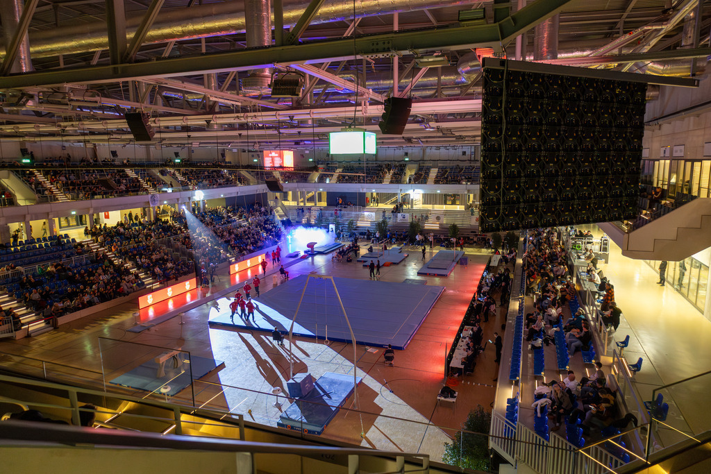 Deutsche Turnliga DTL (Bundesliga) der Männer, Finale 2025 in Heidelberg | Deutsche Turnliga DTL (Bundesliga) der Männer, Finale 2025 in Heidelberg***Der SNP-Dome in Heidelberg beim Einlauf der Männer - Realisiert mit Pictrs.com