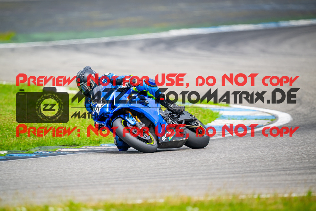 MaZZes_FotoMatrix_240702_6007705_8401 | WEISS