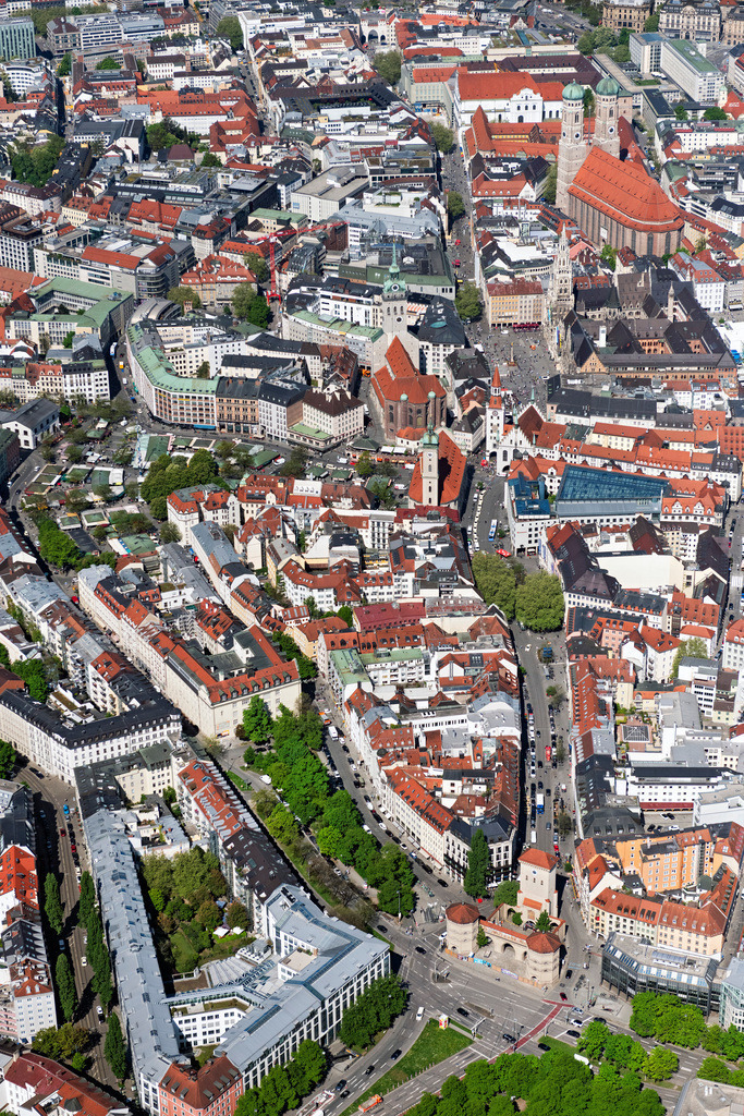 dr__0063217.jpg | MüNCHEN 29.04.2025 Altstadtbereich und Innenstadtzentrum am Isator an der Tal, Thomas-Wimmer-Ring, Frauenstraße im Ortsteil Altstadt in München im Bundesland Bayern, Deutschland. // Old town area and city center at the Isator an der Tal, Thomas-Wimmer-Ring, Frauenstrasse in the Altstadt district of Munich in the federal state of Bavaria, Germany. Foto: Daniel Reiter
