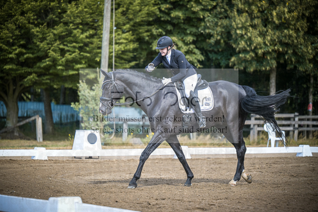 DOS_3665 | Entdecke hochwertige Reitturnierfotos von Foto Oger. Professionell, emotional und authentisch – jetzt Lieblingsmomente im Shop bestellen.Deutschlandweite Turnierfotografie. - Realisiert mit Pictrs.com