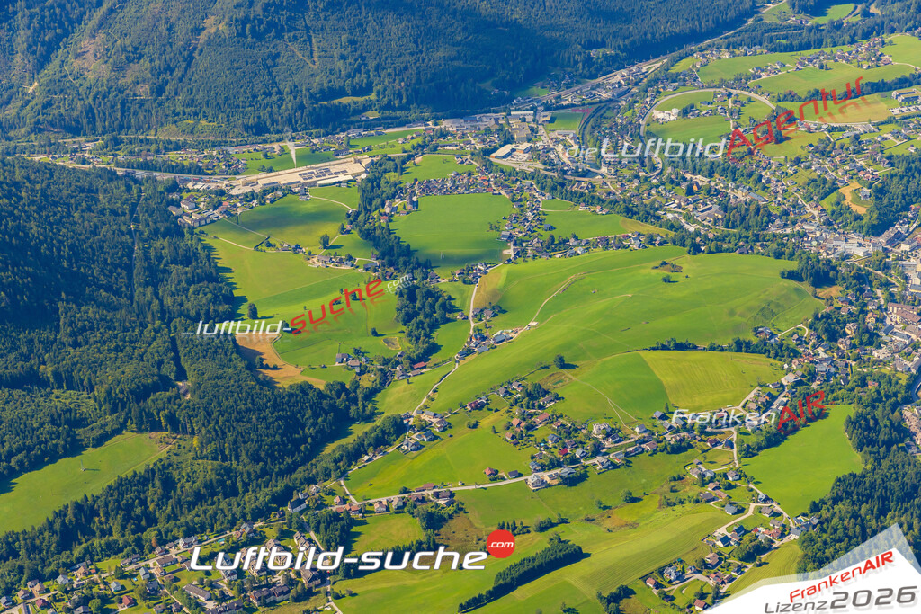 Luftaufnahme der Stadt Bad Aussee - Die Luftaufnahme wurde 2025 vom UL-Flugzeug heraus erstellt ( keine Drohne ) - Hochauflösende Luftaufnahme - für professionelle Ausdrucke geeignet. Die Geschenkidee !Mit Lizenz und Bildrechte bestellbar