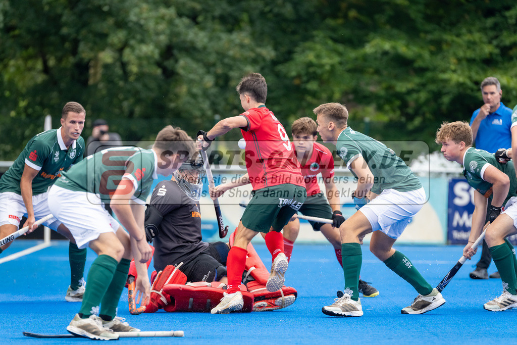 HK_20240915_106458 | 1. Bundesliga Herren Crefelder HTC - Uhlenhorst Mülheim am 15.9.2024 Crefelder HTC , CHTC, Krefeld , Joshua Onyekwue Nnaji Torwart ( Crefelder HTC #29 ) , Sharp Lachlan ( Crefelder HTC #9 ) , Dennis Holthaus ( Uhlenhorst Mülheim #5 )