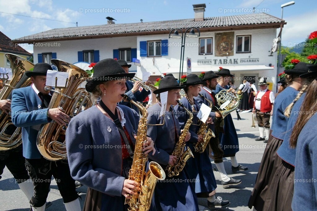 09d-BIBERWIER-Bundesmusikfest-2023-Juni16-Reutte-DSC06443 | Info aus dem Bezirk Reutte/Ausserfern Tirol sowie eine umfangreiche Bilddatenbank über die gesamte Region: Lechtal, Talkessel Reutte, Tannheimertal, Zwischentoren. Lech, Plansee, Zugspitze, Grenztunnel, B179, Fernpassstraße, Verkehr, Lawinen, Tradition, - Realisiert mit Pictrs.com