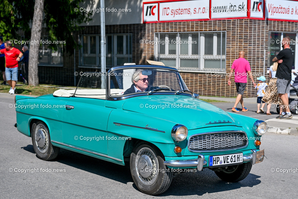 Slowakei_ Povazska Bystrica_ Veteran Tour Manin_ 14.06.2025-48 | 14.06.2025, Slowakei, SVK, Trenciansky kraj, Povazska Bystrica, im Bild Oldtimer Klub, Historische Fahrzeuge, Veteran Tour Manin, Auto, Alt, Besucher, Menschen, Feature, Symbolbild