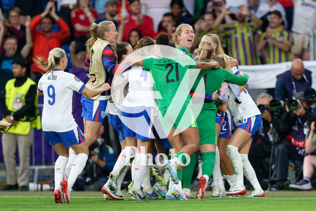 England v Spain - UEFA Women's EURO 2025 Final | BASEL, SWITZERLAND - JULY 27:  England wins WEURO 2025 during the UEFA Women's EURO 2025 Final match between England and Spain at St. Jakob-Park on July 27, 2025 in Basel, Switzerland. (Photo by Giuseppe Velletri/Sports Press Photo/Getty Images)