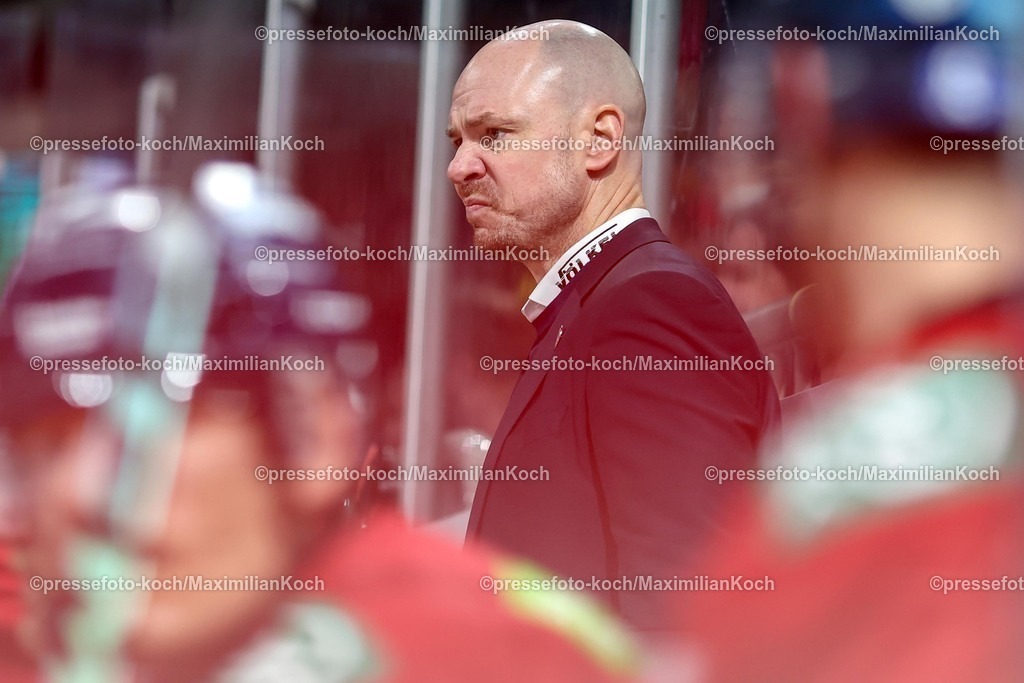 DEG02032501027 | 02.03.2025, Eishockey, Penny DEL, Düsseldorfer EG - Nürnberg Ice Tigers, PSD-BANK Dome: Cheftrainer Steven Reinprecht (DEG)