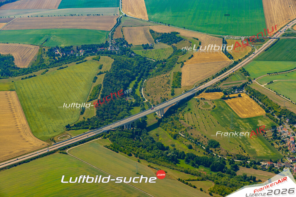 Luftaufnahme Weida Talbrücke A38 Obhausen - Die Luftaufnahme wurde 2025 vom UL-Flugzeug heraus erstellt ( ohne Drohne ) - Hochauflösende Luftaufnahme - für professionelle Ausdrucke geeignet. Die Geschenkidee !Mit Lizenz und Bildrechte bestellbar