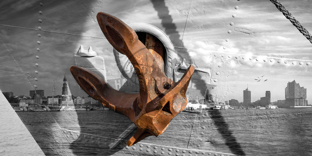 Hamburg collage 4.0 | Unsere Besteller collage, mit Blick auf Hamburg vom König der Löwen-Ufer, abgebildet auf einem Schiffsrumpf mit rostigem Anker. Das Bild zeigt eine beeindruckende Wandcollage, die verschiedene stilvolle Motive harmonisch kombiniert. Die Collage ist ideal für die Wandgestaltung und verleiht jedem Raum eine individuelle Note. Mit modernen Farben und einzigartigen Designs bietet dieses Wandbild eine ästhetische und kreative Möglichkeit, Ihre Wände zu verschönern. - Realisiert mit Pictrs.com