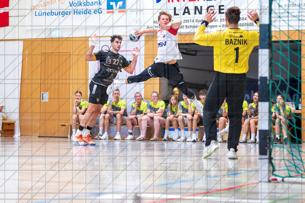 IHC 2026 - HØJ Elite vs. PAUC Handball | Lukas Karlskov (HØJ Elite #15); IHC 2026 - HØJ Elite vs. PAUC Handball am 09.08.26 in Sporthalle KGS, Schneverdingen - Realisiert mit Pictrs.com