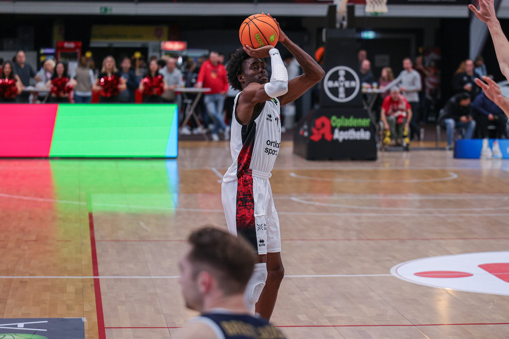 Pro A BAYER GIANTS vs Eisbären Bremerhaven-115 | Fotos von Basketballspielen aus dem Raum NRW fotografiert von Gero Mueller-Laschet und Daniel Schaefer - Realisiert mit Pictrs.com