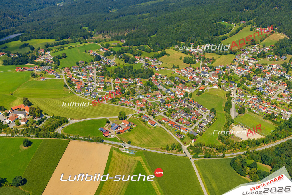 Luftaufnahme von  Böbrach - Die Luftaufnahme wurde 2025 vom UL-Flugzeug heraus erstellt ( keine Drohne ) - Hochauflösende Luftaufnahme - für professionelle Ausdrucke geeignet. Die Geschenkidee !Mit Lizenz und Bildrechte bestellbar