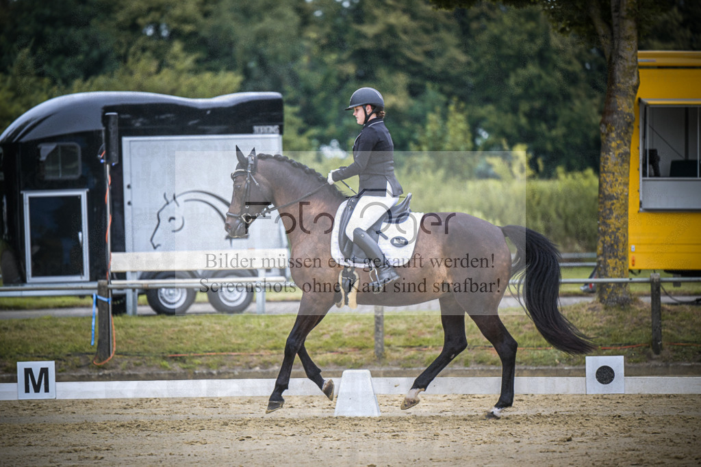 DOS_4226 | Entdecke hochwertige Reitturnierfotos von Foto Oger. Professionell, emotional und authentisch – jetzt Lieblingsmomente im Shop bestellen.Deutschlandweite Turnierfotografie. - Realisiert mit Pictrs.com