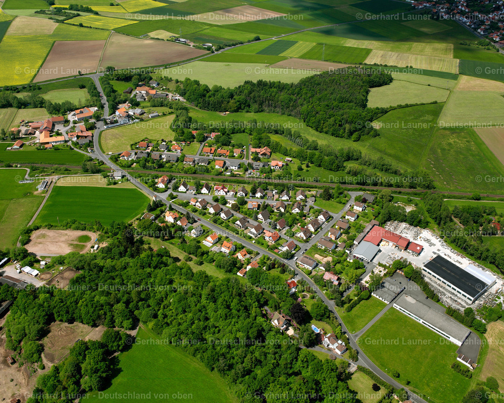 2615780 | RIMLOS 09.06.2006 Wohngebiet einer Einfamilienhaus- Siedlung  in Rimlos im Bundesland Hessen, Deutschland // Single-family residential area of settlement  in Rimlos in the state Hesse, Germany Foto: Gerhard Launer