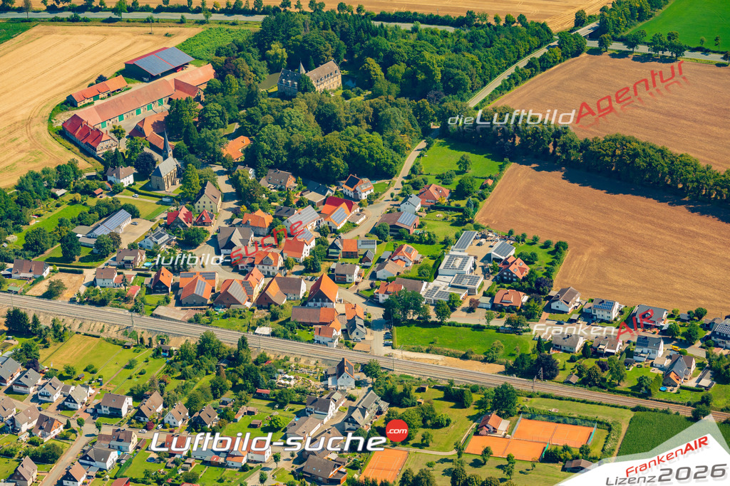 Borlinghausen Willebadessen Bild- Das Luftbild wurde 2025 vom UL-Flugzeug heraus erstellt ( keine Drohne bzw. Drohnenaufnahme ) - Hochauflösende Luftaufnahme -Nicht vergleichbar mit Google Maps oder Satelittenbilder- Die Geschenkidee !Mit Lizenz und Bildrechte bestellbar - CC