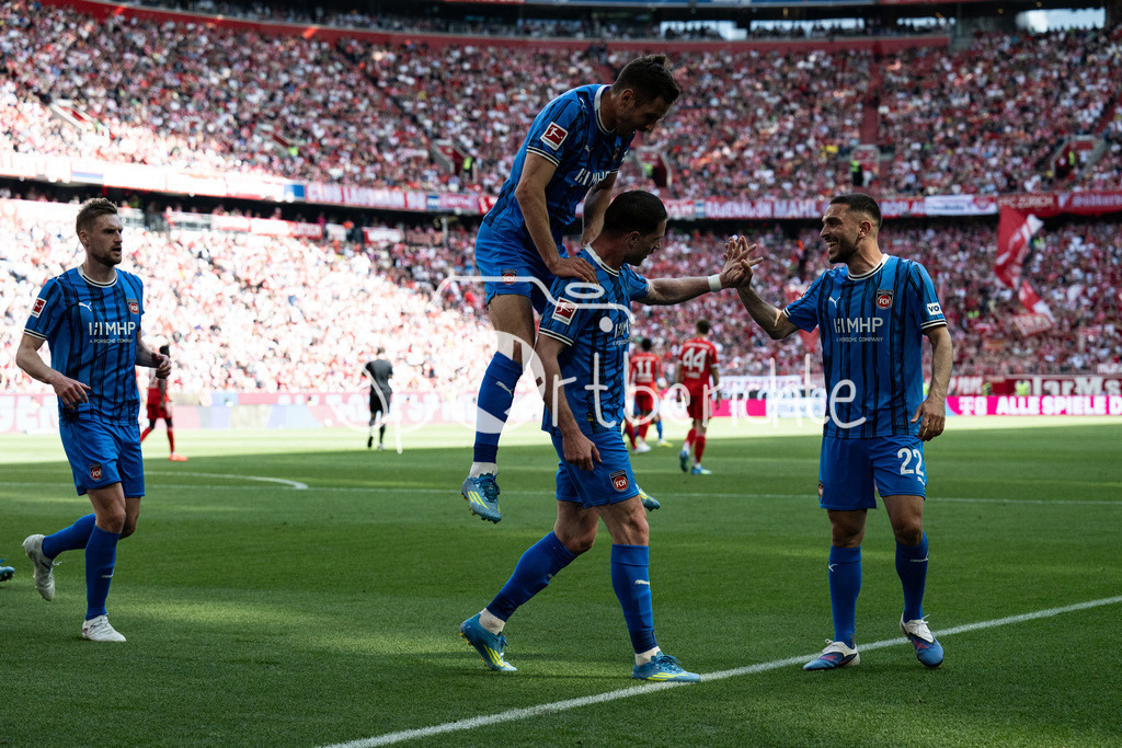FC Bayern München - 1. FC Heidenheim | MUNICH, GERMANY - 02. MAI: Jubel der Gäste nach dem Treffer zum 0-1 durch Budu ZIVZIVADZE (1. FC Heidenheim 11) während dem Bundesligamatch zwischen dem FC Bayern München und dem 1. FC Heidenheim am 32. Spieltag in der Allianz Arena / DFL REGULATIONS PROHIBIT ANY USE OF PHOTOGRAPHS AS IMAGE SEQUENCES AND/OR QUASI-VIDEO
