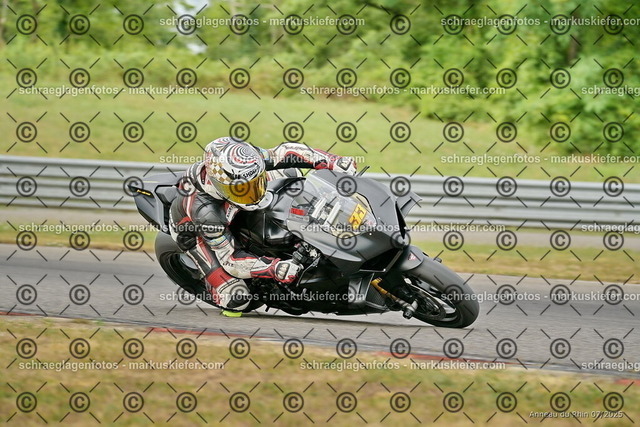 25bt05-0033 | markuskiefer.com - Realisiert mit Pictrs.com