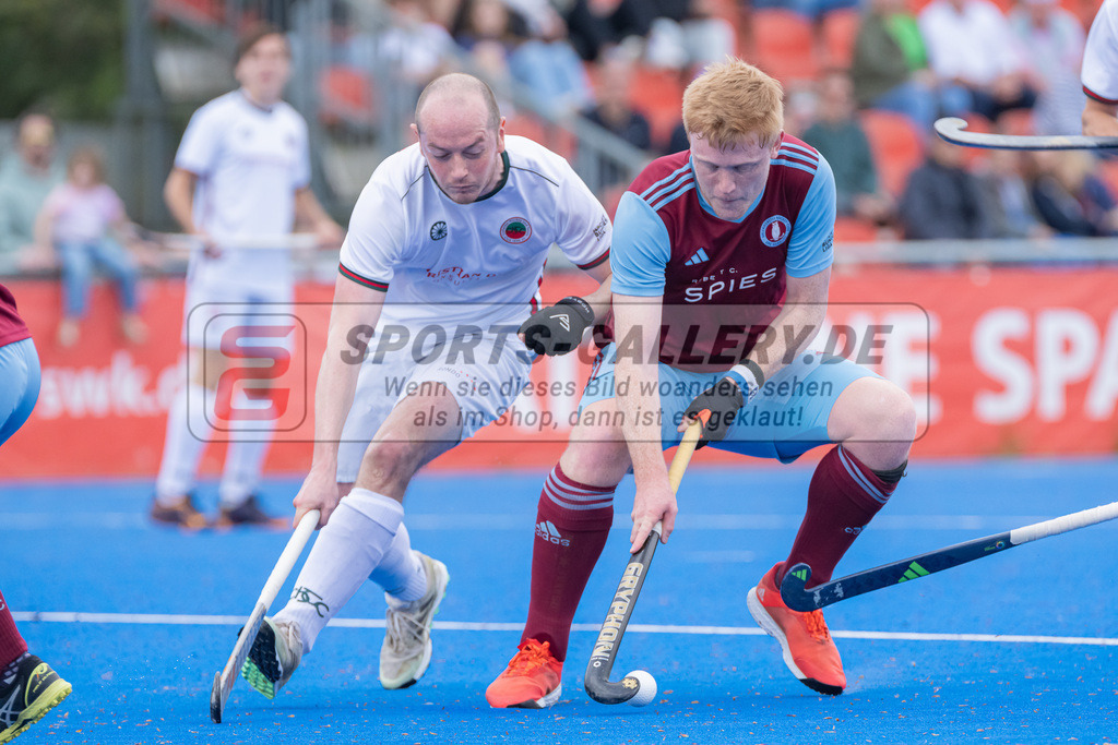 HK_20240414_100526 | 1. Bundesliga Hockey Herren Crefelder HTC - UHC Hamburg am 14.4.2024 CHTC, Krefeld , van Laak Max ( Crefelder HTC #5 ) , Schmid Philip ( UHC Hamburg #30 )