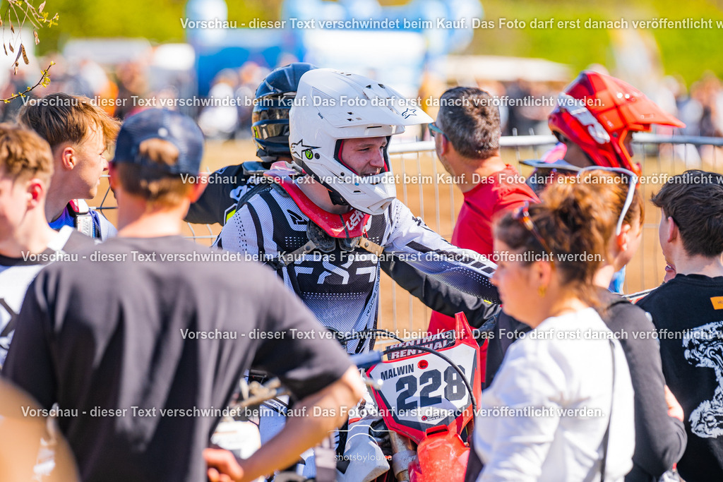 20260501_MCWriezen-2821 | Sportfotografin aus Berlin-Brandenburg mit Fokus auf Motocross. Ich halte deine sportliche Leistung und echte Emotionen auf und neben der Strecke professionell fest. Entdecke die Fotos von deinem Rennen und bestelle sie direkt hier im Shop.