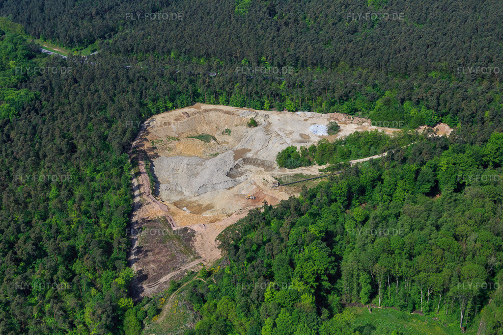 Sandgrube der Kalksandsteinwerke Schencking GmbH & Co. KG, Werk Bienwald http://www.ks-schencking.de/ | Luftbild: Sandgrube der Kalksandsteinwerke Schencking GmbH & Co. KG, Werk Bienwald http://www.ks-schencking.de/ im Ortsteil Büchelberg in Wörth im Bundesland Rheinland-Pfalz in Deutschland. Foto: IMG_078567.jpg vom 08.05.2015 durch Werner Riehm/FLY-FOTO.de - Realisiert mit Pictrs.com