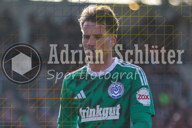 28.03.2026 GER, Fussball, Herren, Niederrhein Pokal Halbfinale, Saison 2025/2026, 1. FC Bocholt - MSV Duisburg | Christian Viet (MSV Duisburg) schaut 
