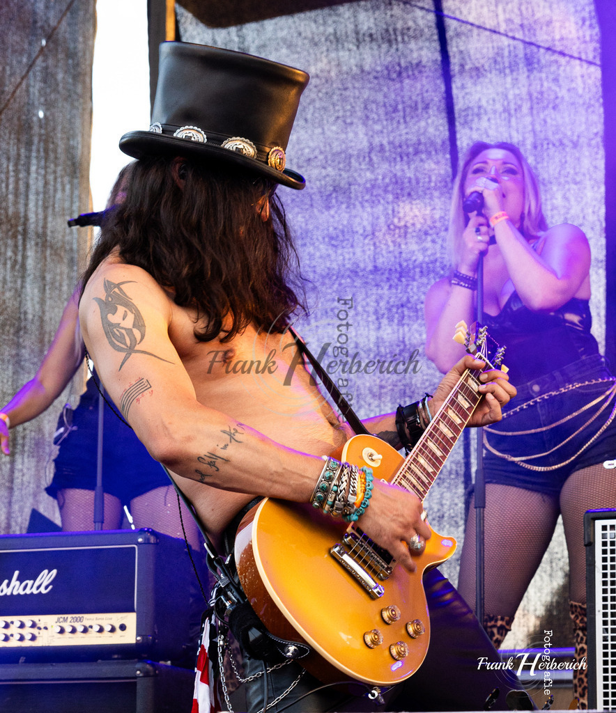 Slash n´Roses | Slash n´Roses - Realisiert mit Pictrs.com