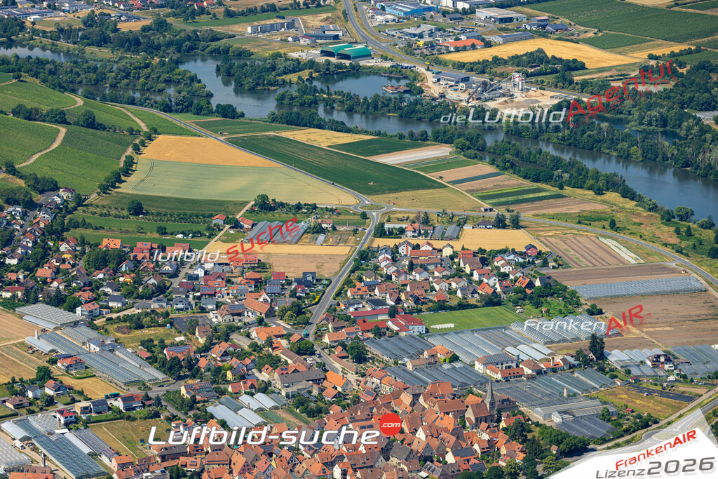 Das Luftbild zeigt :  Segnitz - Die Luftaufnahme wurde 2023 vom UL-Flugzeug aus erstellt ( keine Drohne ) - Hochauflösende Luftaufnahme - Für grossformatige Ausdrucke geeignet. Die Geschenkidee !Mit Lizenz und Bildrechte bestellbar
