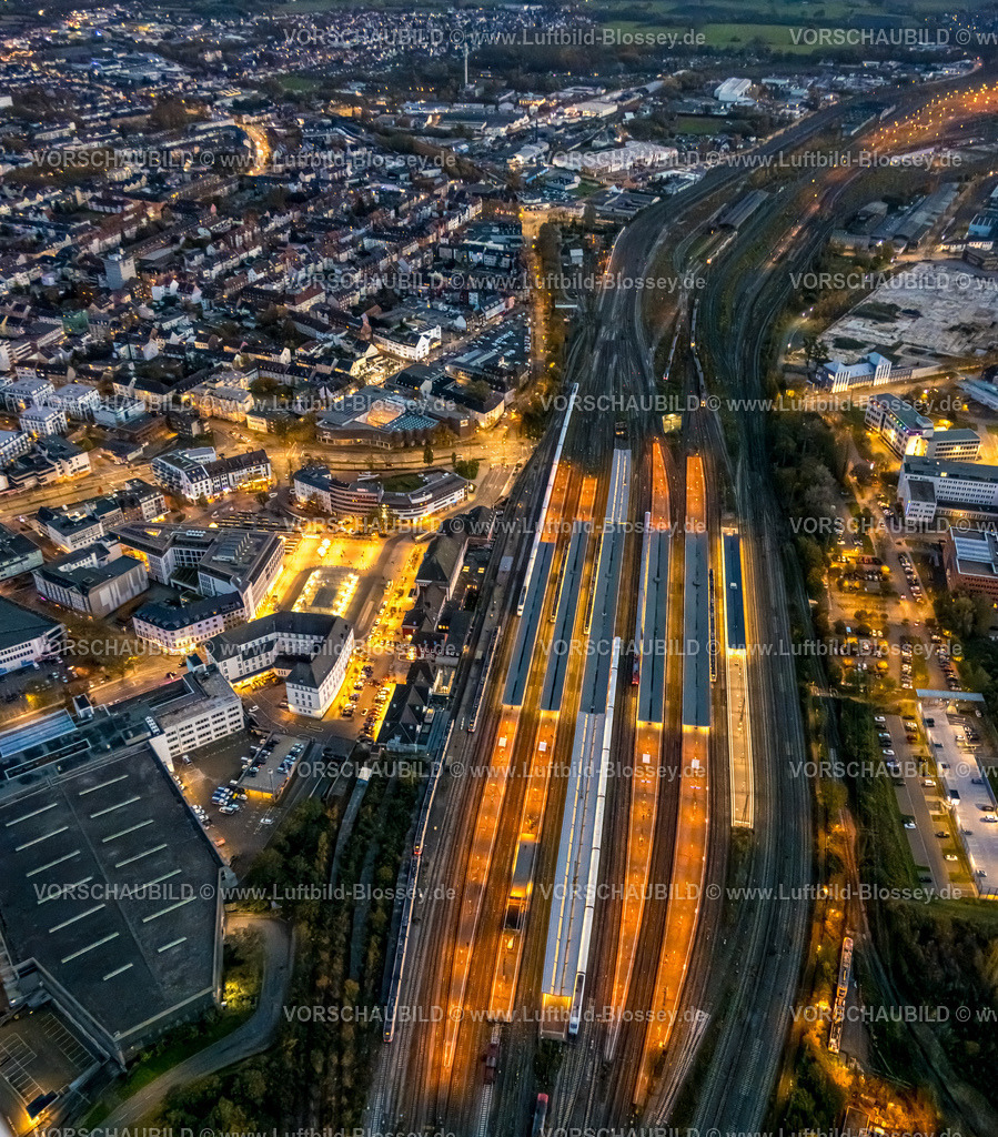Hamm231103760Nacht | Luftbild, Nachtaufnahme, Hauptbahnhof Hbf mit Bahnhofsvorplatz und Stadtansicht, Mitte, Hamm, Ruhrgebiet, Nordrhein-Westfalen, Deutschland