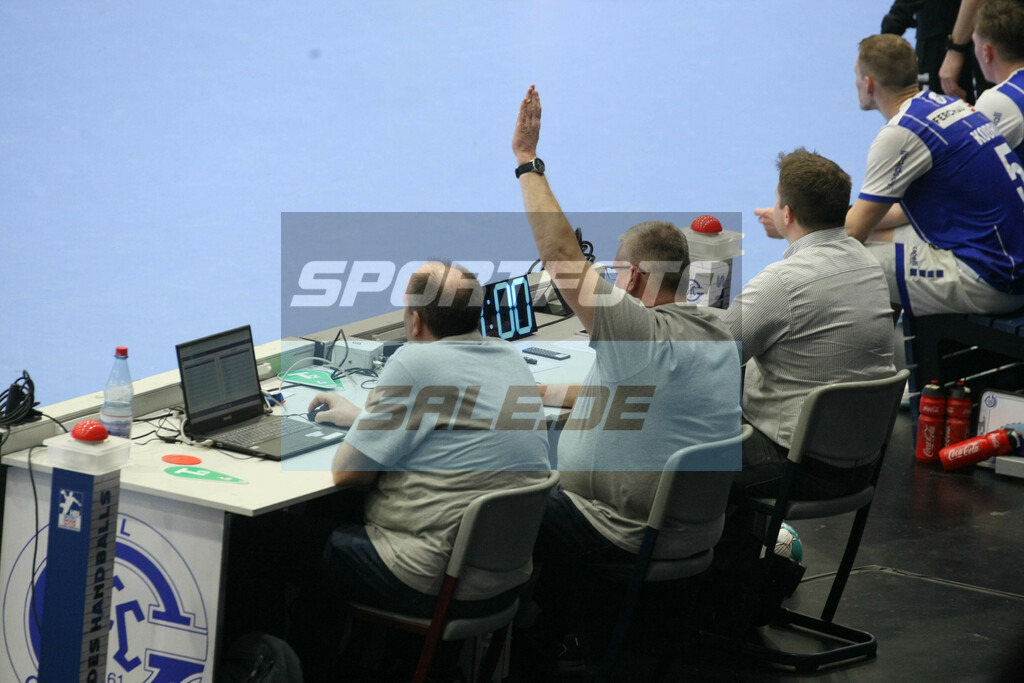 VFL Gummersbach - Füchse Berlin | Zuverlässig wie immer, die Zeitnehmer des VFL - © Sportfoto-Sale (MK) - Realisiert mit Pictrs.com