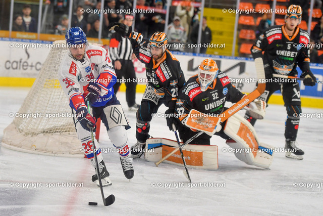 AUT, ICE, Black Wings Linz vs HC Innsbruck | 18.10.2022, Eishalle Linz, AUT, ICE Eishockey Liga, Black Wings Linz vs HC Innsbruck, im Bild Rasmus Tirronen (BWL), Martin Schumnig (BWL) vs Dario Winkler (HCI)


// ICE bet-at-home Hockey League Match between Black Wings Linz and HC Innsbruck in Linz, Austria on 2022/10/18